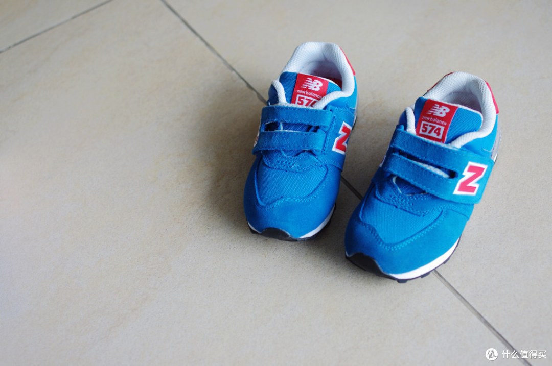 托马斯配色的NewBalance 574童鞋