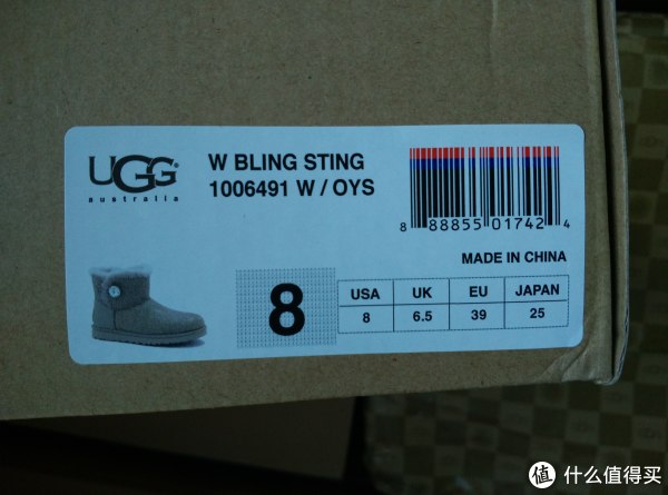 鞋盒边上,中国产的,老公说折腾这么一大圈啊,折腾这一圈就是为了省钱