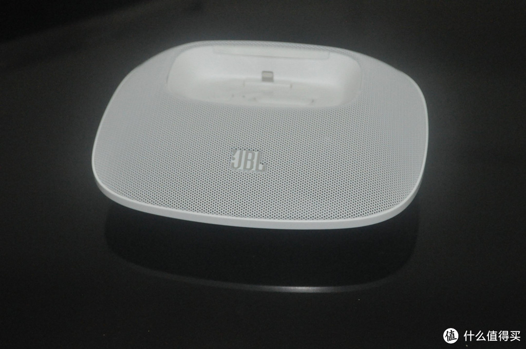 张大妈金币换的：JBL OnBeat Micro 苹果iPhone 便携音乐底座音箱