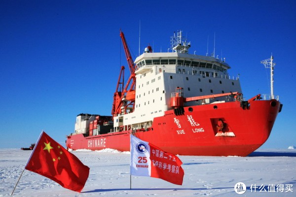 在到达满意的距离后雪龙号将停止不动.进行物资的运送.