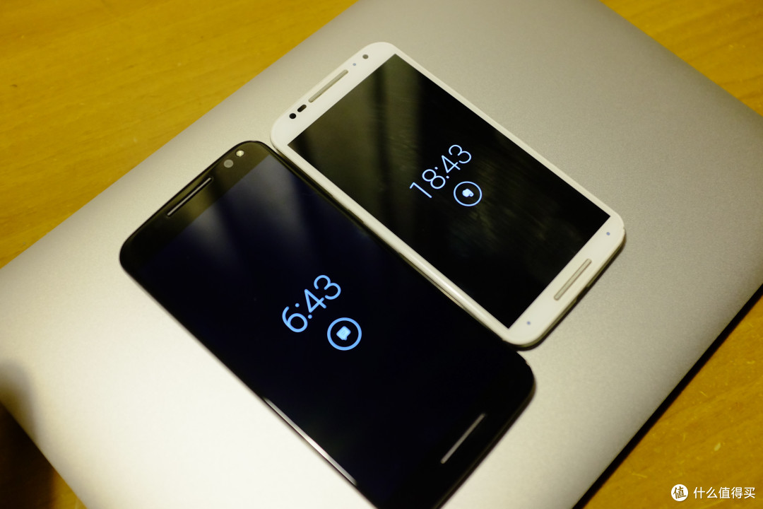 xt 1085来自这里,白色的那台:而另一个,本来不是它而是moto xt1085,也