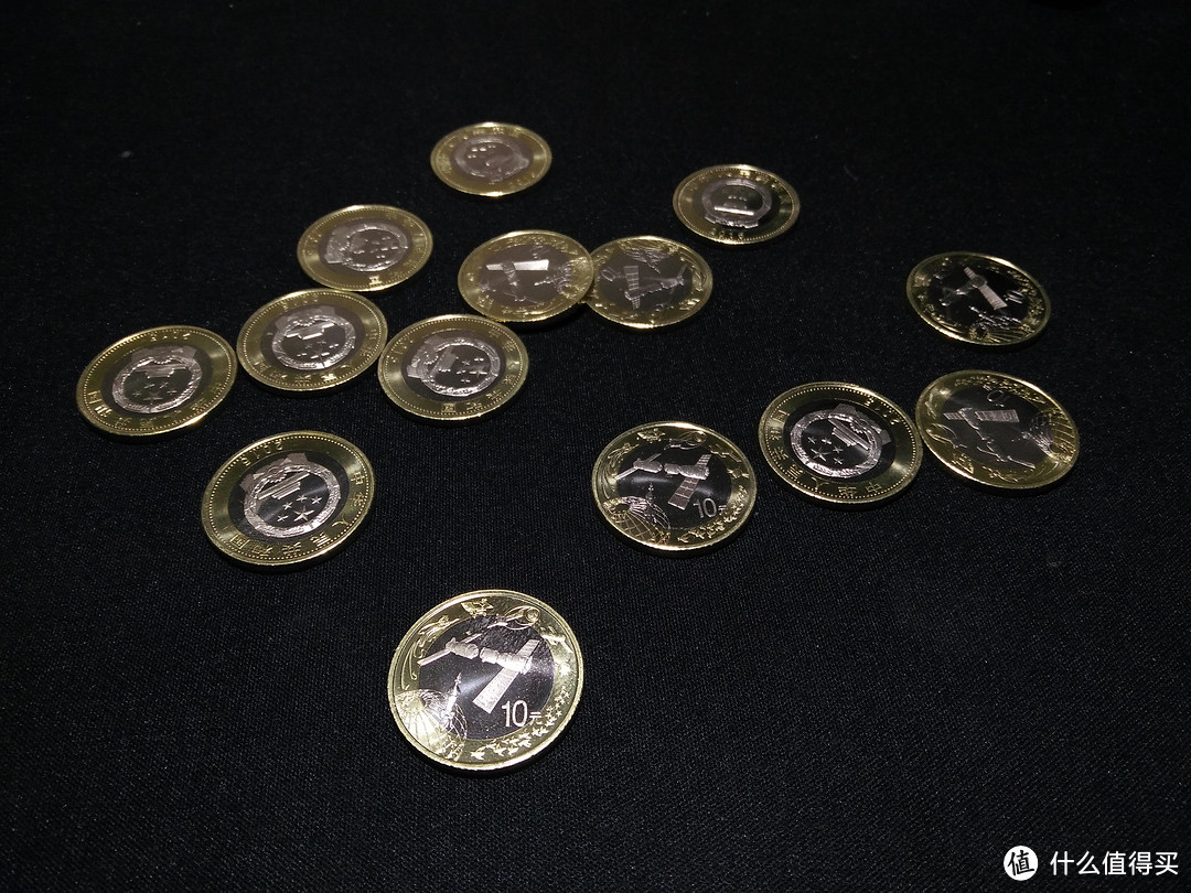 一大早就排队得到的：航天纪念币和纪念钞
