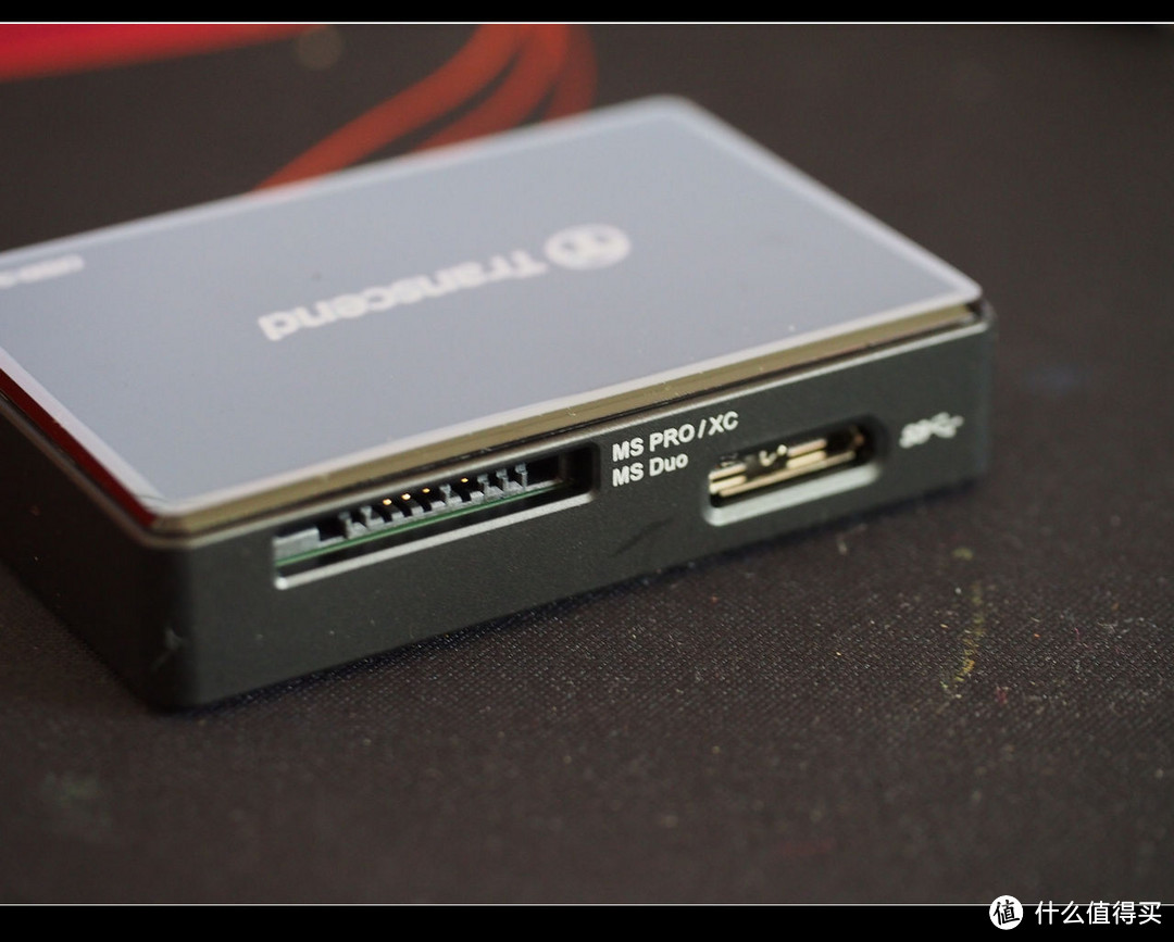 东芝 EXCERIA  U3 SDHC-32G & 创见 USB 3.0 RDF8 多功能读卡器