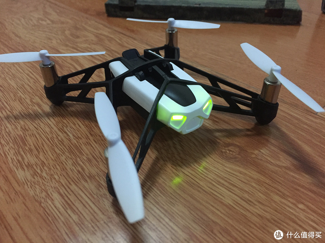 #中奖秀#幸运屋“礼物”:Parrot 派诺特 Rolling Spider 四轴飞行器