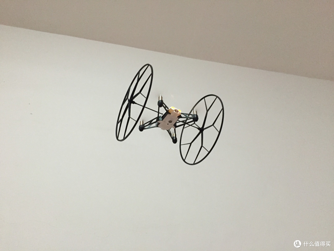 #中奖秀#幸运屋“礼物”:Parrot 派诺特 Rolling Spider 四轴飞行器