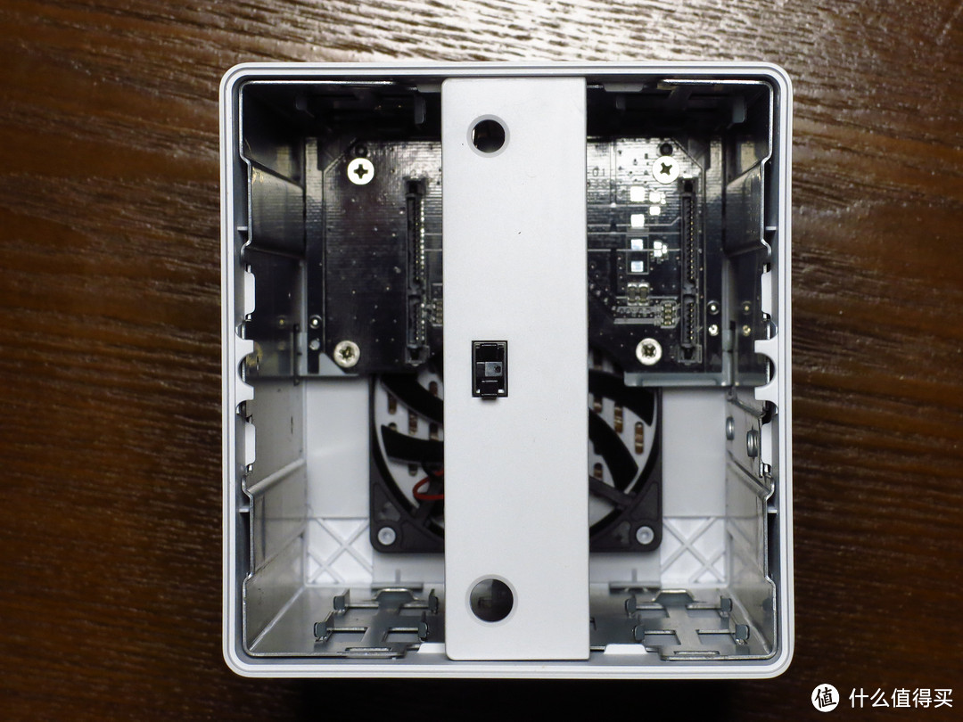 颇有潜力,尚待完善——OneSpace X5 Nano Server