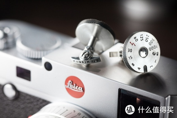 价格依旧很“徕卡”：Leica 徕卡 联合Markin推出“快门转盘”袖扣以及吊坠