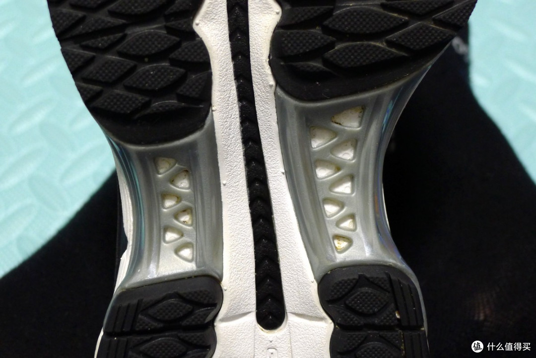 ASICS 亚瑟士 *级缓震跑鞋 Nimbus17 低调の黑橙配色(有福利)