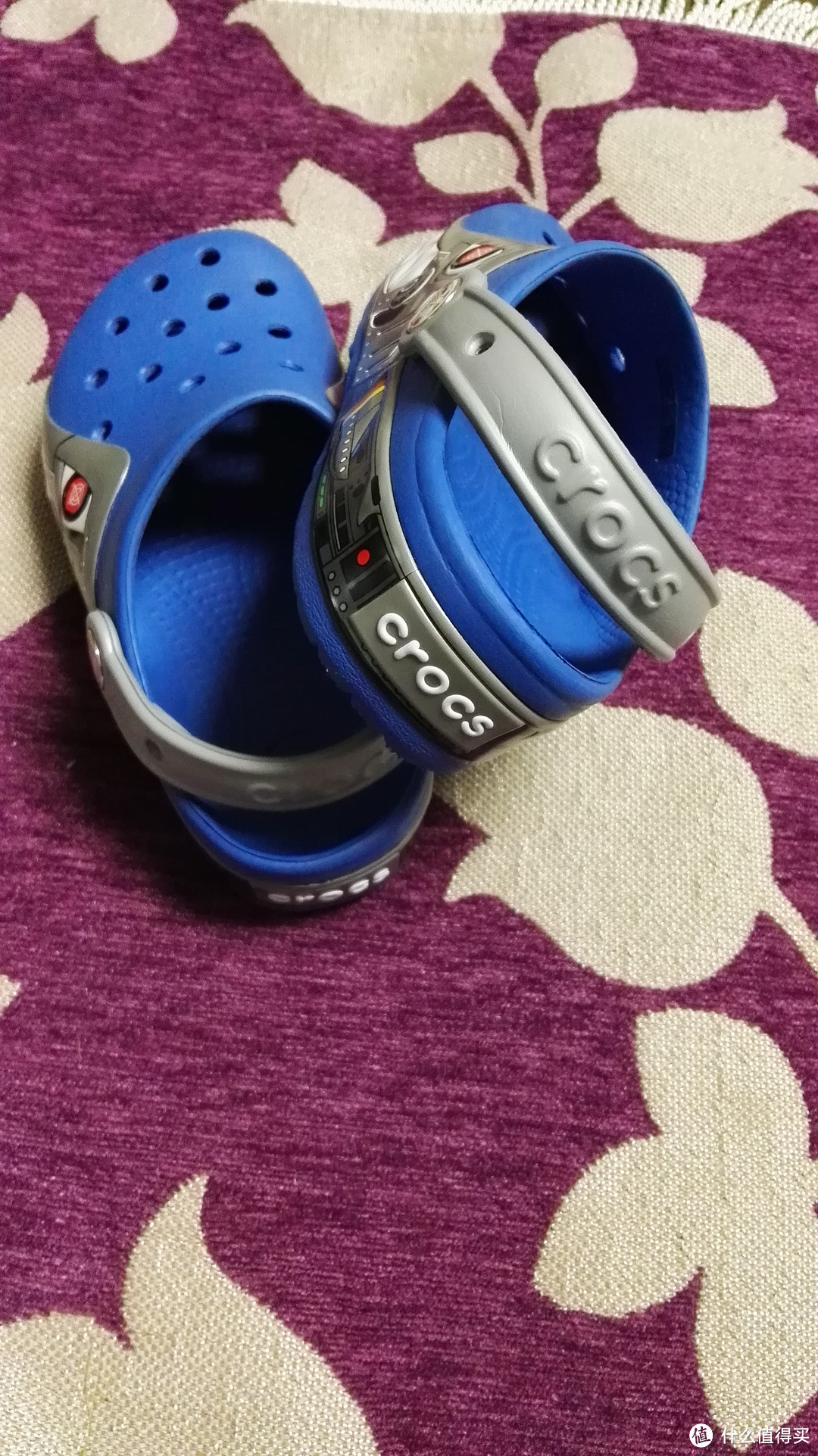 你值得拥有：美貌 crocs 卡洛驰 酷闪鲨鱼童鞋