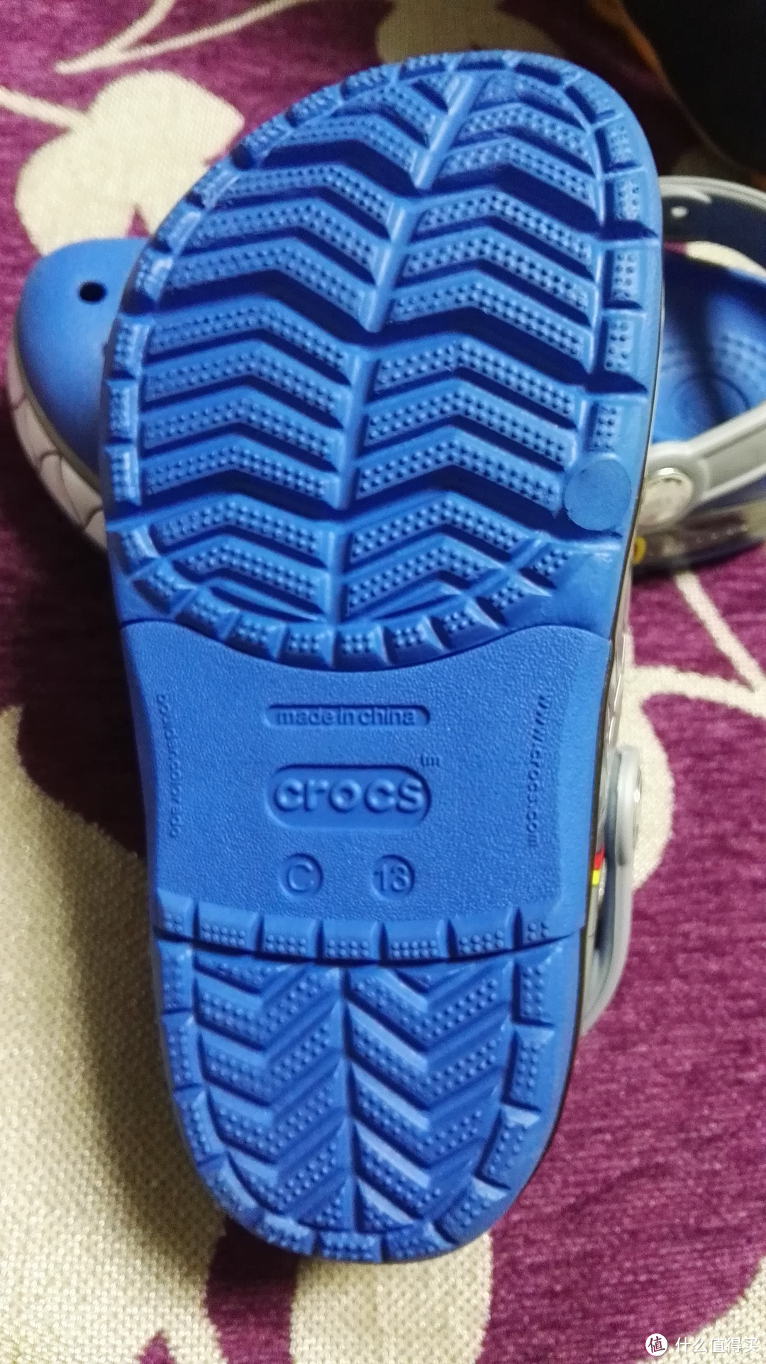 你值得拥有：美貌 crocs 卡洛驰 酷闪鲨鱼童鞋