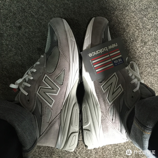 宽脚掌的解放:New Balance M990 V3跑鞋