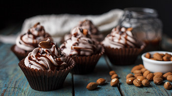 会做美食的摄影师金大力 篇一：将巧克力进行到底：Chocolate cupcake巧克力蛋糕 