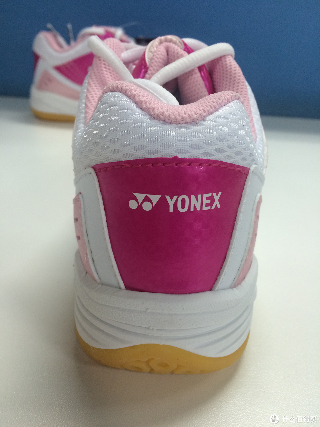 我的羽毛球装备：YONEX 尤尼克斯 羽毛球鞋+迪卡侬短袖+短裙