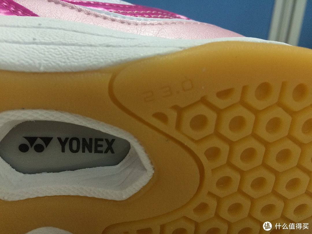 我的羽毛球装备：YONEX 尤尼克斯 羽毛球鞋+迪卡侬短袖+短裙