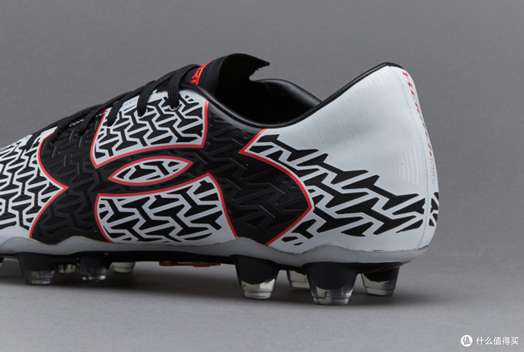 蓄力待发:UNDER ARMOUR 推出 CLUTCHFIT FORCE 2.0足球鞋