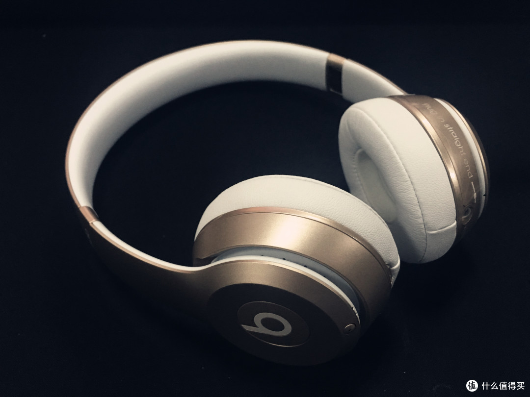 金灿灿的b格土豪金beatssolo2wirelessgold头戴式贴耳蓝牙耳机开箱