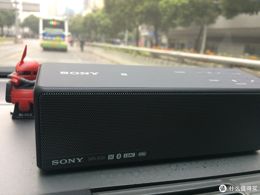 Sony SRS-X33蓝牙音箱简单使用评测：中高音不错，颜值高，续航好