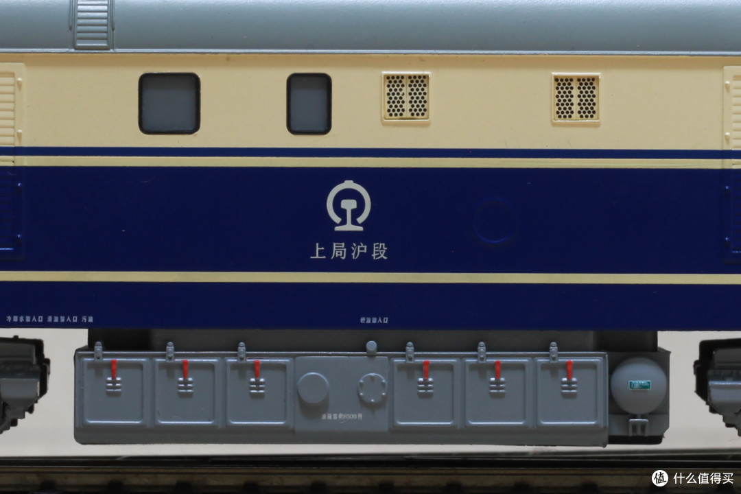 沪宁特快纪念 — bachmann 百万城 东风 df11 0441内燃机车 & 25型