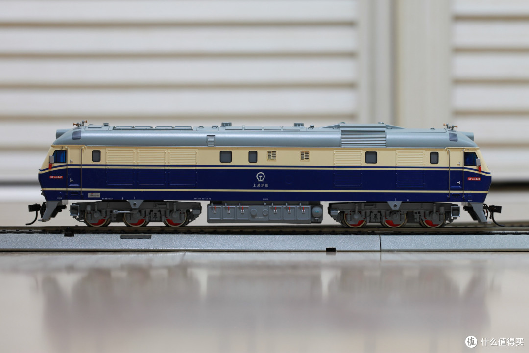 沪宁特快纪念 — bachmann 百万城 东风 df11 0441内燃机车 & 25