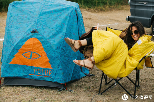 不用钻出被窝了:poler 推出可穿戴睡袋 napsack