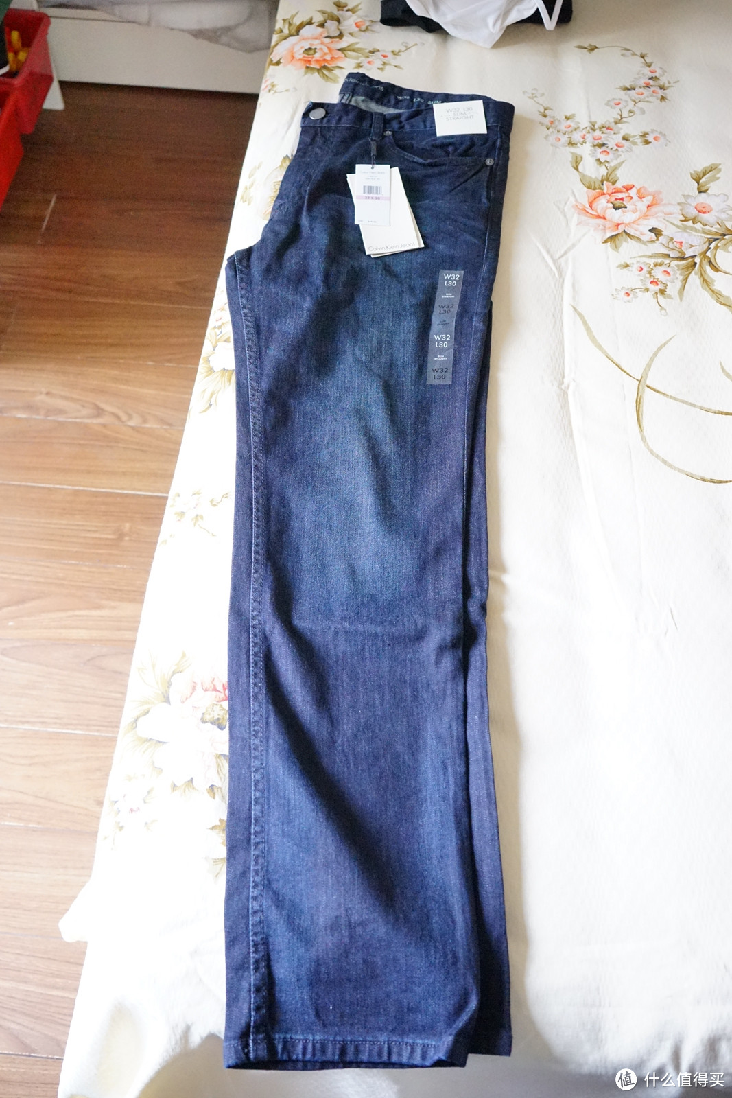 穿着舒服的Calvin Klein Slim Straight-Leg 牛仔裤 另附实际尺码