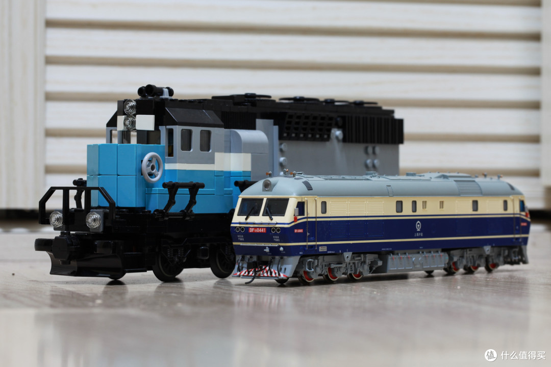 沪宁特快纪念 — bachmann 百万城 东风 df11 0441内燃机车 & 25型
