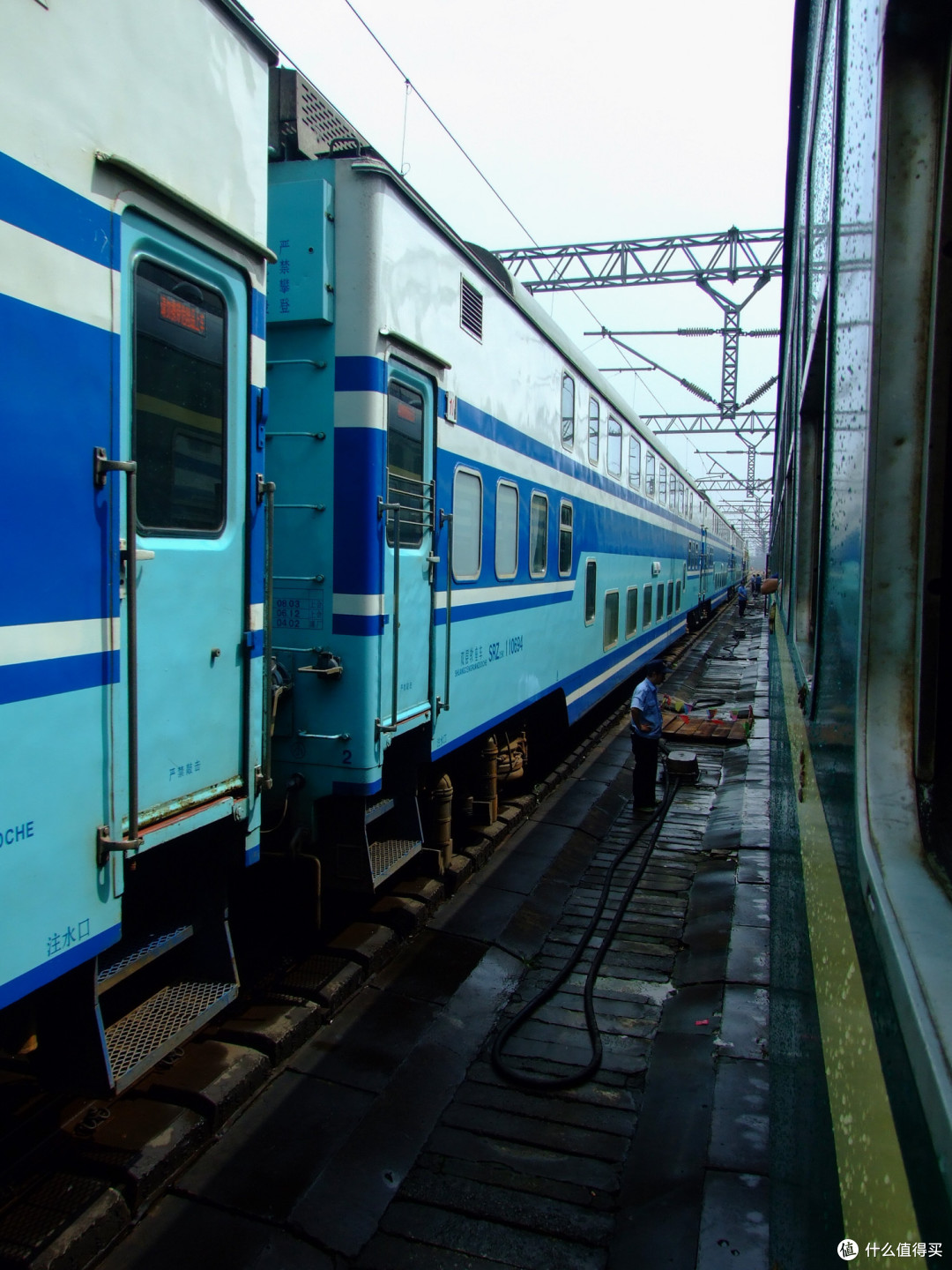 城 东风 df11 0441内燃机车 & 25型双层硬座车厢(上局合段345070)