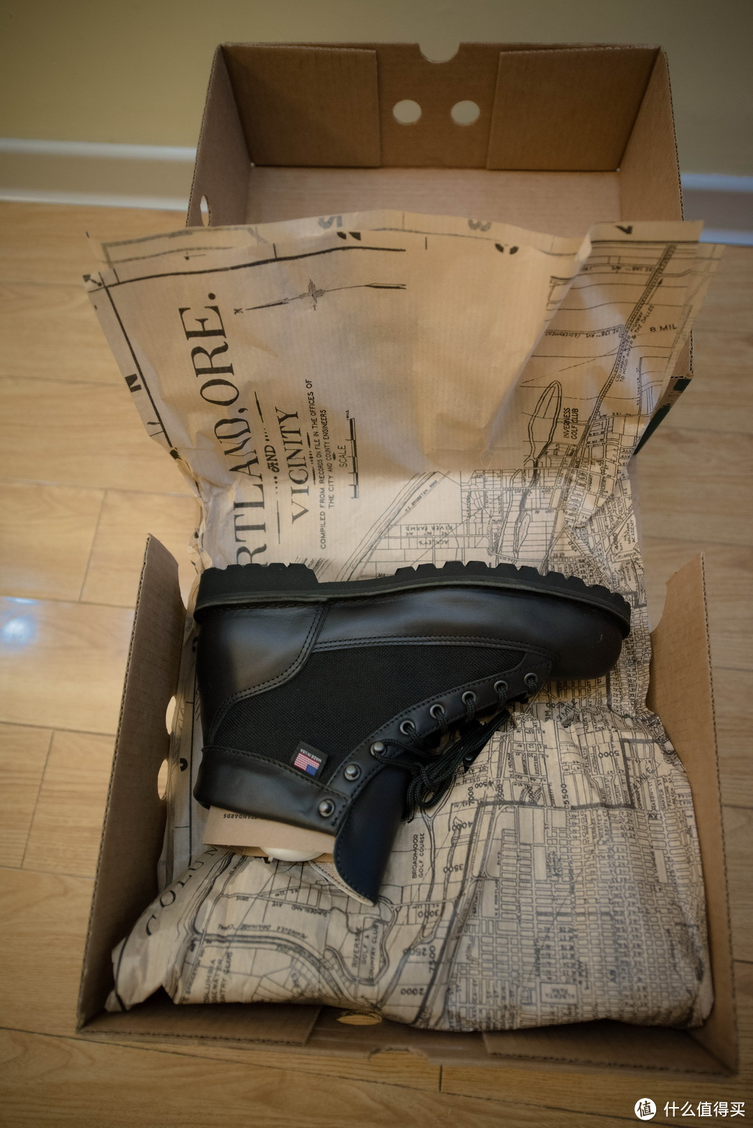 #黑五#在REVOLVE Clothing 购买 Danner Light 靴子， 体验免费的极速美国邮政服务