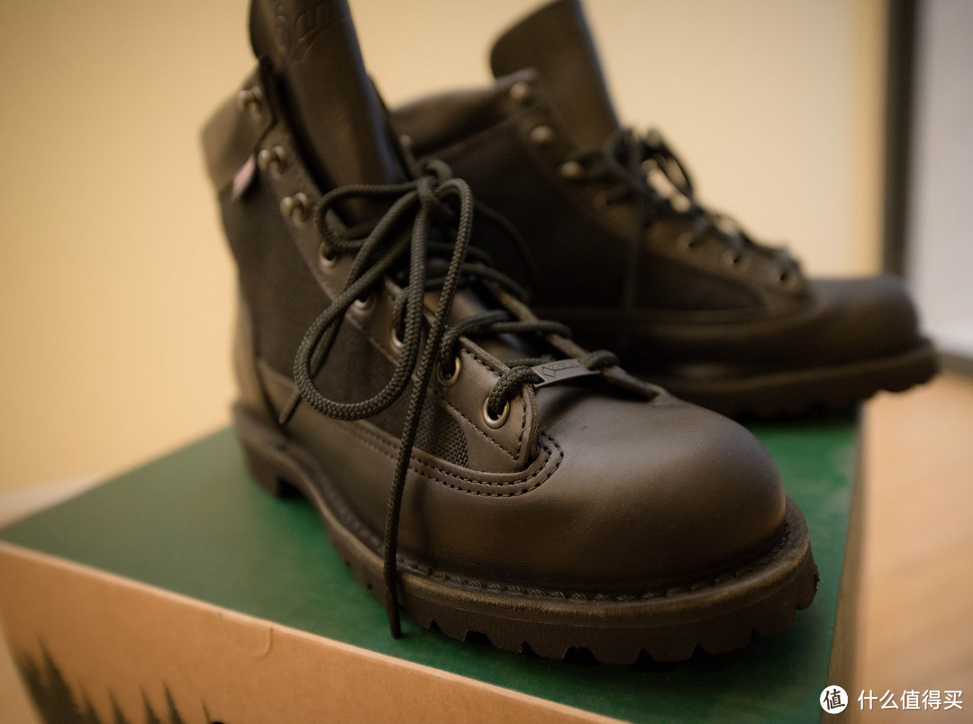 #黑五#在REVOLVE Clothing 购买 Danner Light 靴子， 体验免费的极速美国邮政服务
