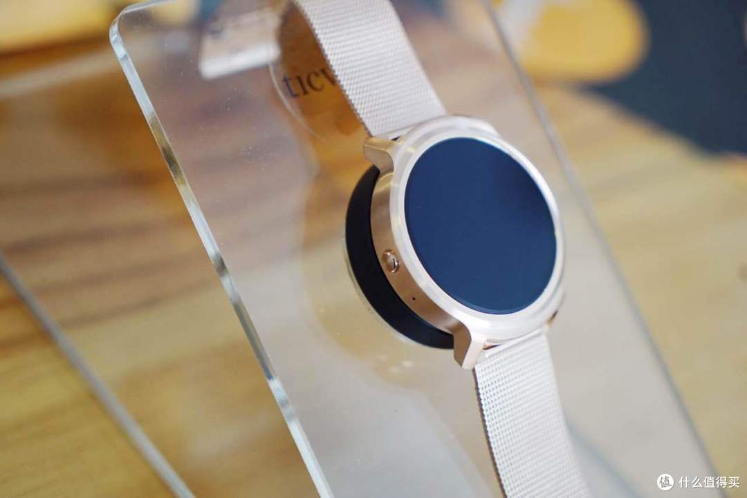 MFi认证带来对iPhone兼容:出门问问 发布 Ticwatch缎金版 智能手表