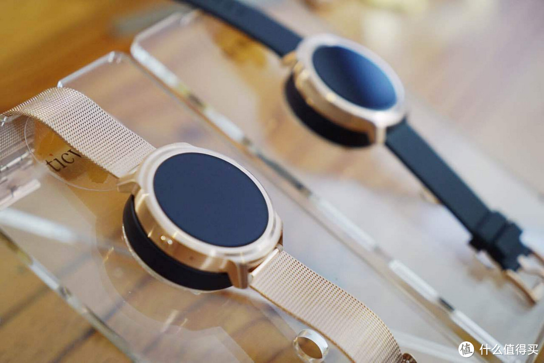 MFi认证带来对iPhone兼容:出门问问 发布 Ticwatch缎金版 智能手表