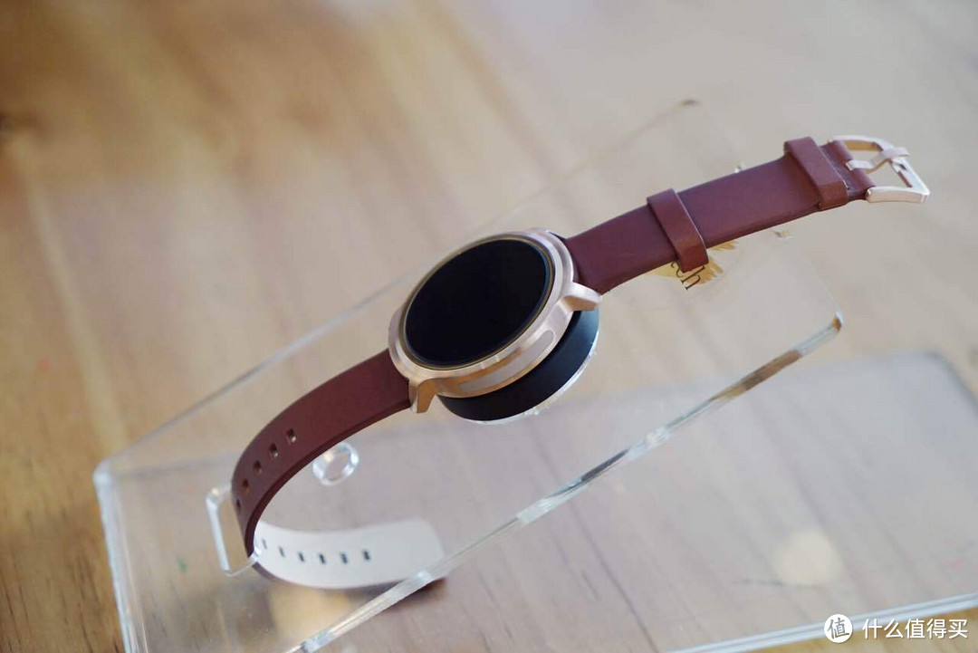 MFi认证带来对iPhone兼容:出门问问 发布 Ticwatch缎金版 智能手表