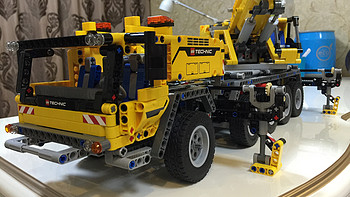 LEGO 乐高 9398 2012年科技旗舰 四驱越野遥控车 & 2013年科技旗舰 42009 移动起重机 成品展示