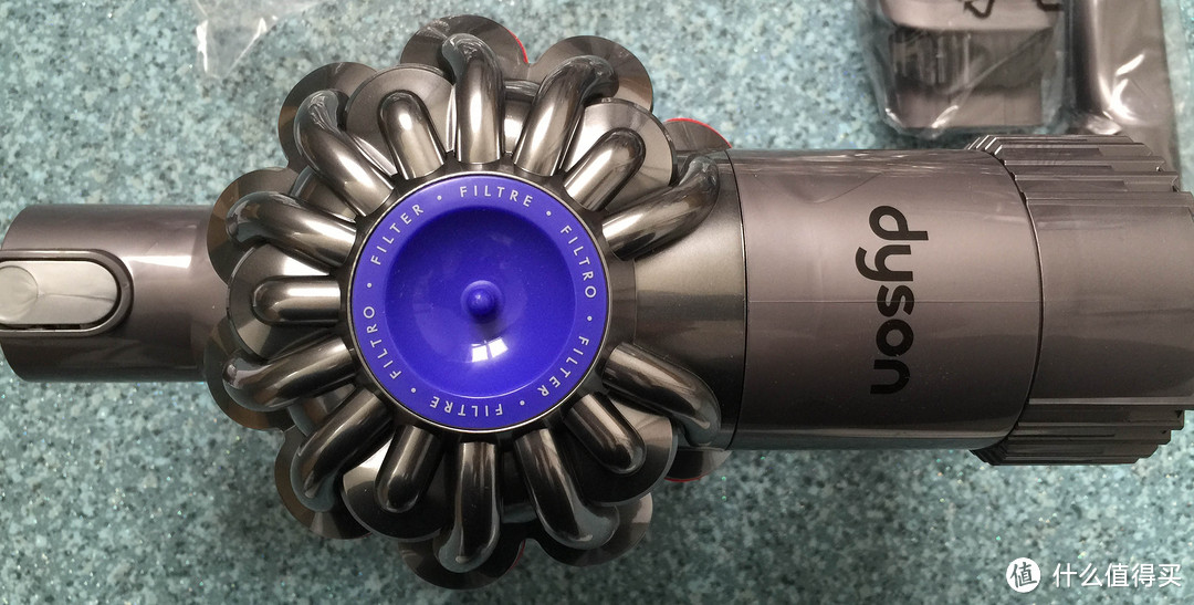 Dyson君和一根鸡毛的故事——Dyson V6简单使用心得及清洁歪招