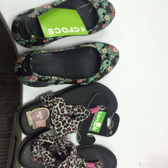 sanuk crocs
