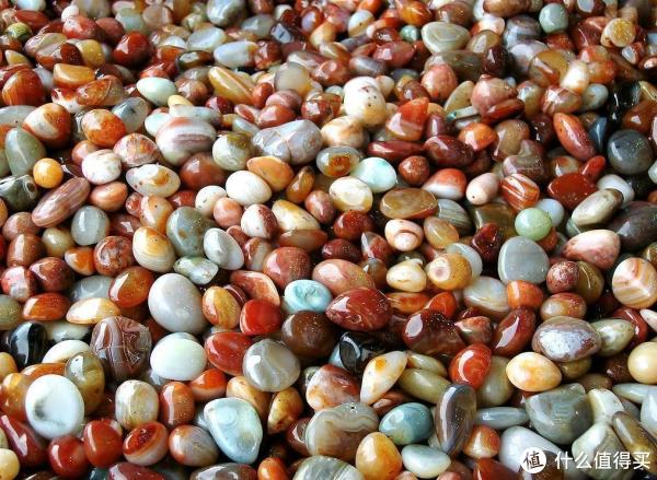 下面这类"雨花石"就彻彻底底是假的了.