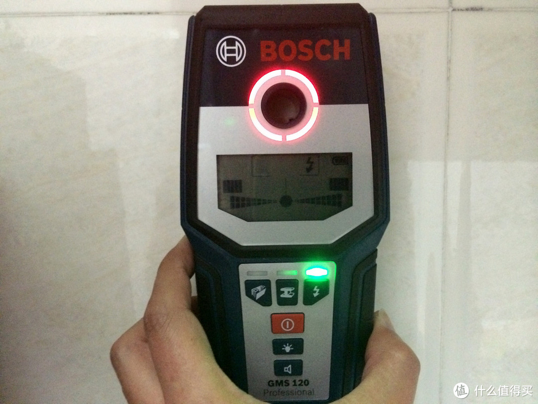 让每一次钻孔不再成为探险：BOSCH 博世 GMS120 墙体探测仪