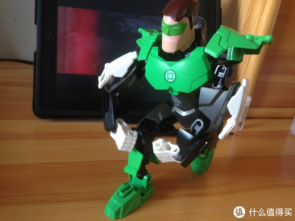 篇五:要想生活过得去,就得身上带点绿----腾烁6002绿灯侠