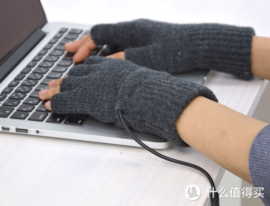让双手在寒风中飞舞：Thanko 推出 USB加热手套 约213元