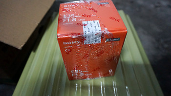 迟到的开箱 — SONY 索尼 E 35mm F1.8 OSS 标准定焦微单镜头