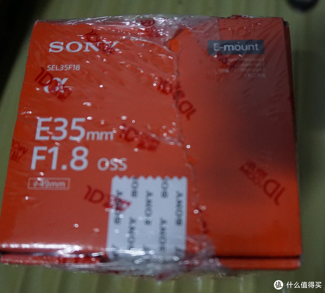 迟到的开箱 — SONY 索尼 E 35mm F1.8 OSS 标准定焦微单镜头