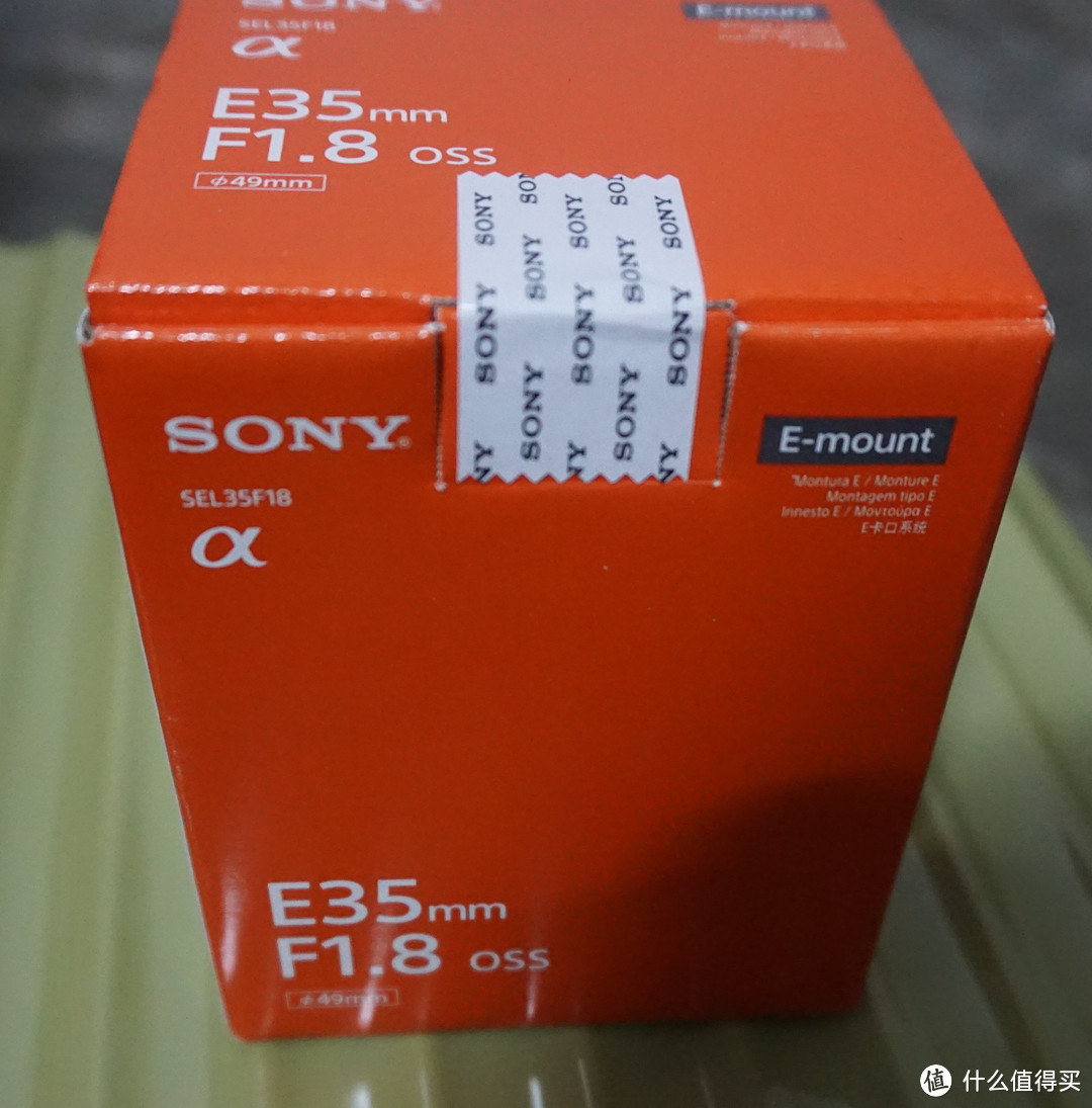 迟到的开箱 — SONY 索尼 E 35mm F1.8 OSS 标准定焦微单镜头