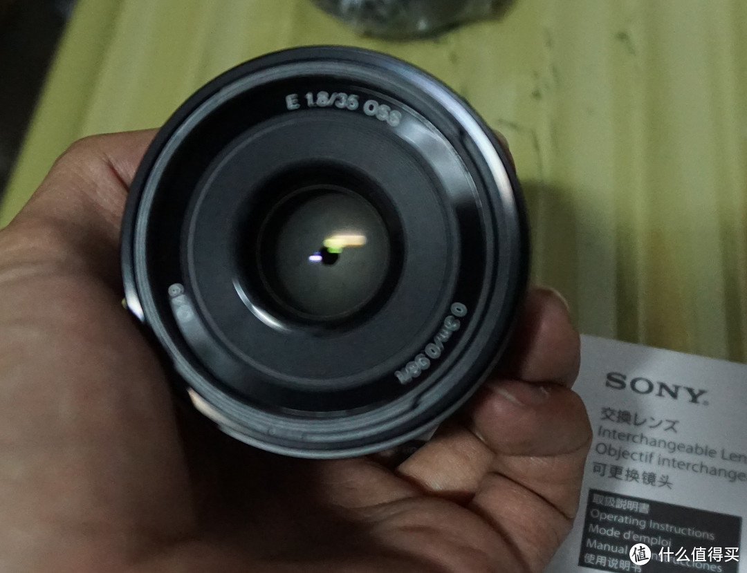 迟到的开箱 — SONY 索尼 E 35mm F1.8 OSS 标准定焦微单镜头