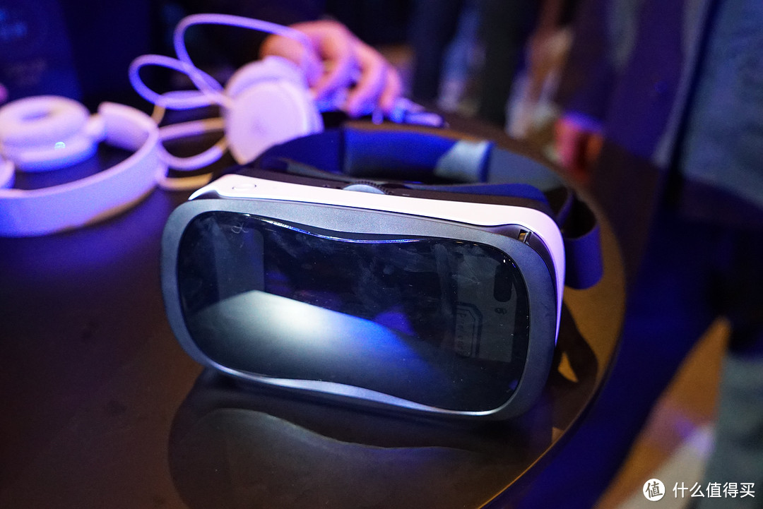 入门级VR“手机盒子”：Pico 发布 手机虚拟现实头盔 399元