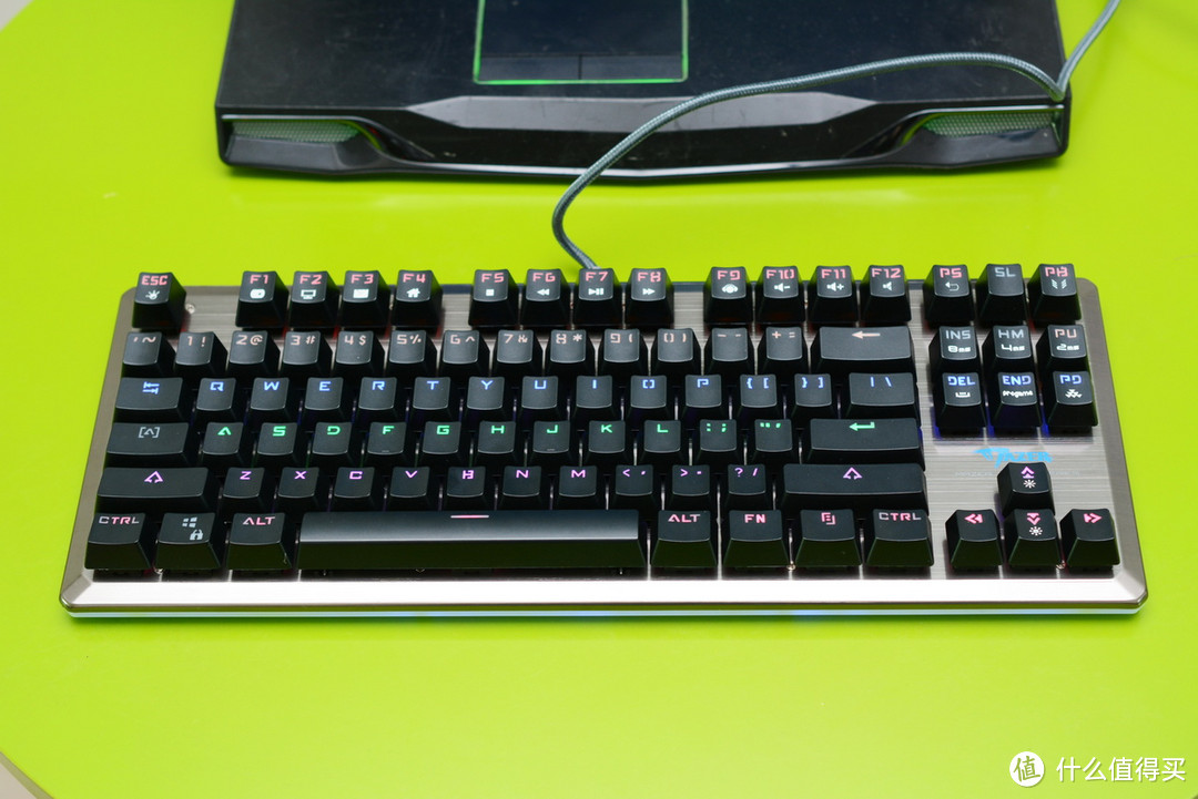 轻·浮——宜博K727 87键 背光机械键盘 开箱