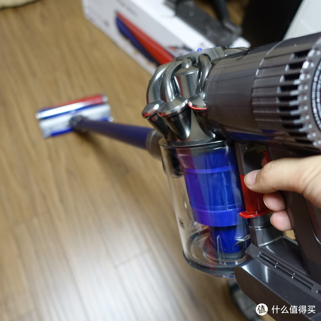 不靠谱的对比——法亚戴森V6 Fluffy 与 国行DC34对比