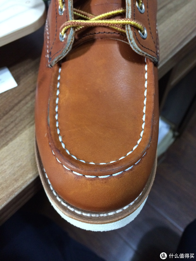 鞋头正照:侧面(经常有朋友说这里开胶,这个问题后面有解答):侧面:梅丁