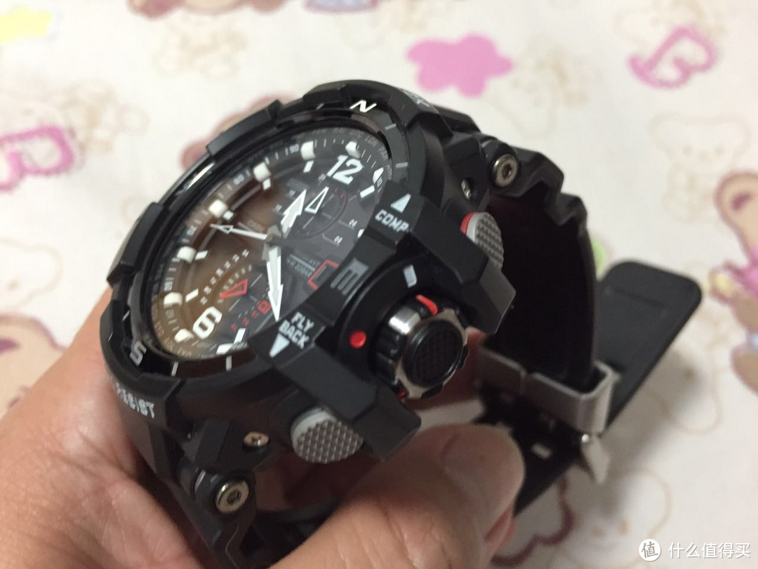 红黑配：CHROME邮差包+猛犸象Mammut Ultimate Hoody软壳+CASIO G-shock GW A1100空霸