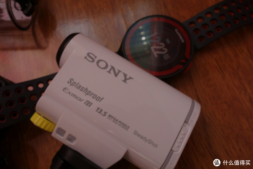小配件大作用：索尼 HDR-AS100V 运动相机 武装记