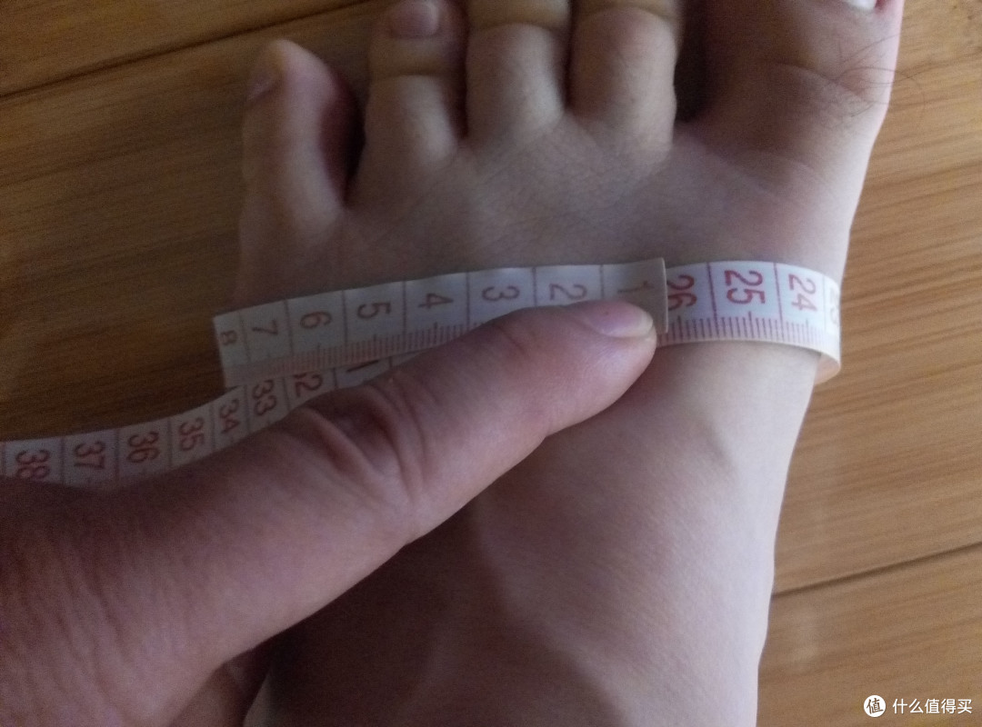 我的实际足围,测量时要踩在地上下面上个脚围尺寸图,下面再说宽度,我